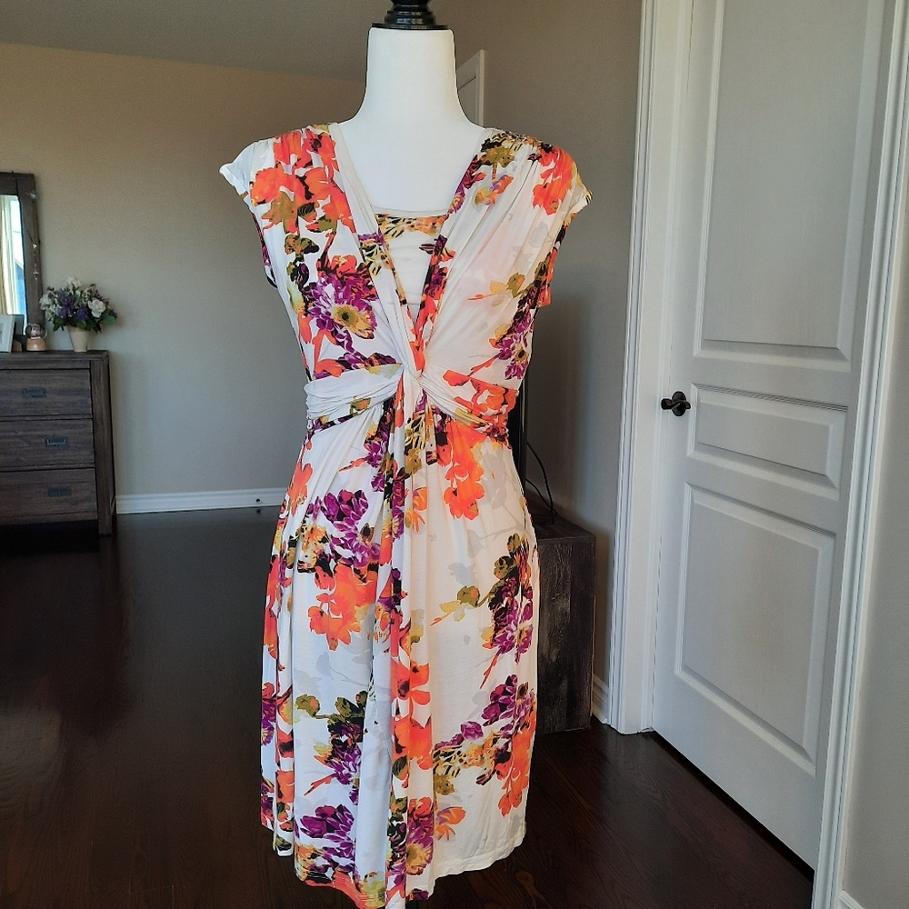 🎉HOST PICK🎉 Maternity and breastfeeding floral dress, size small
